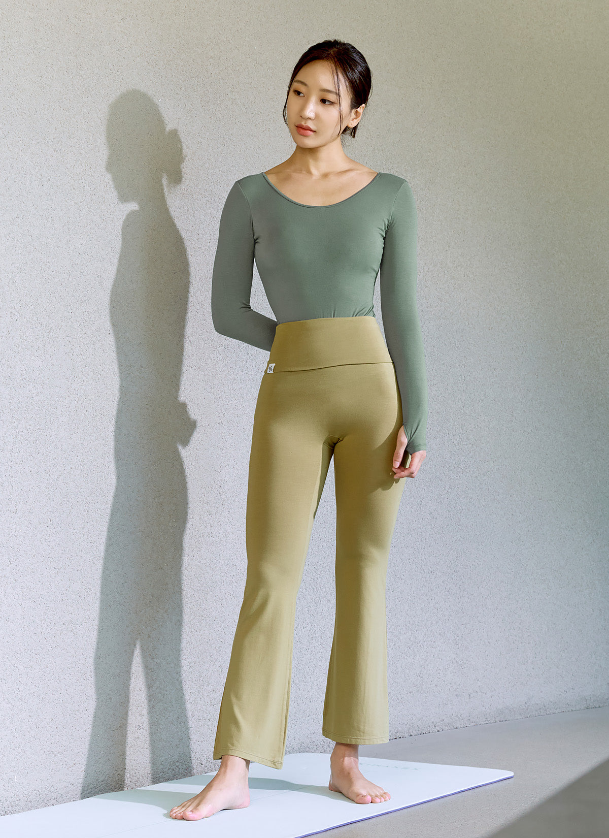 Melting Touch Relax Bootscut Pants