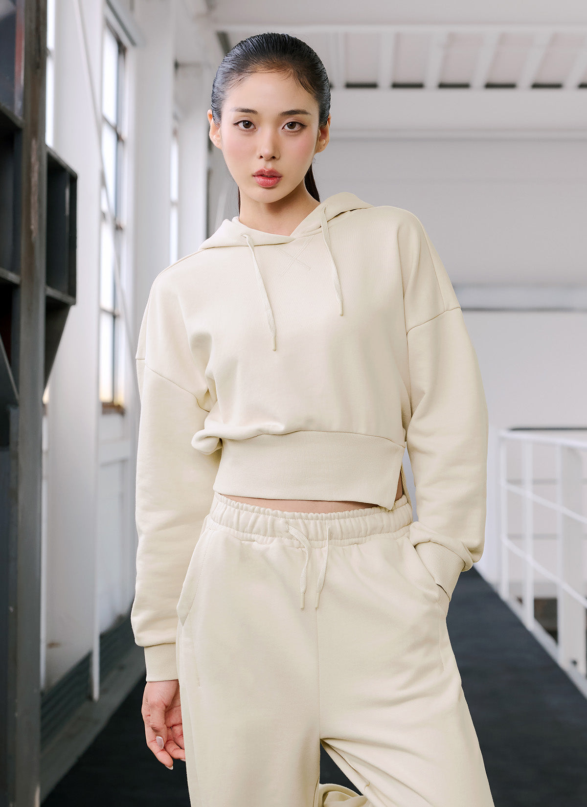 Softly One-Slit Cropped Hoodie