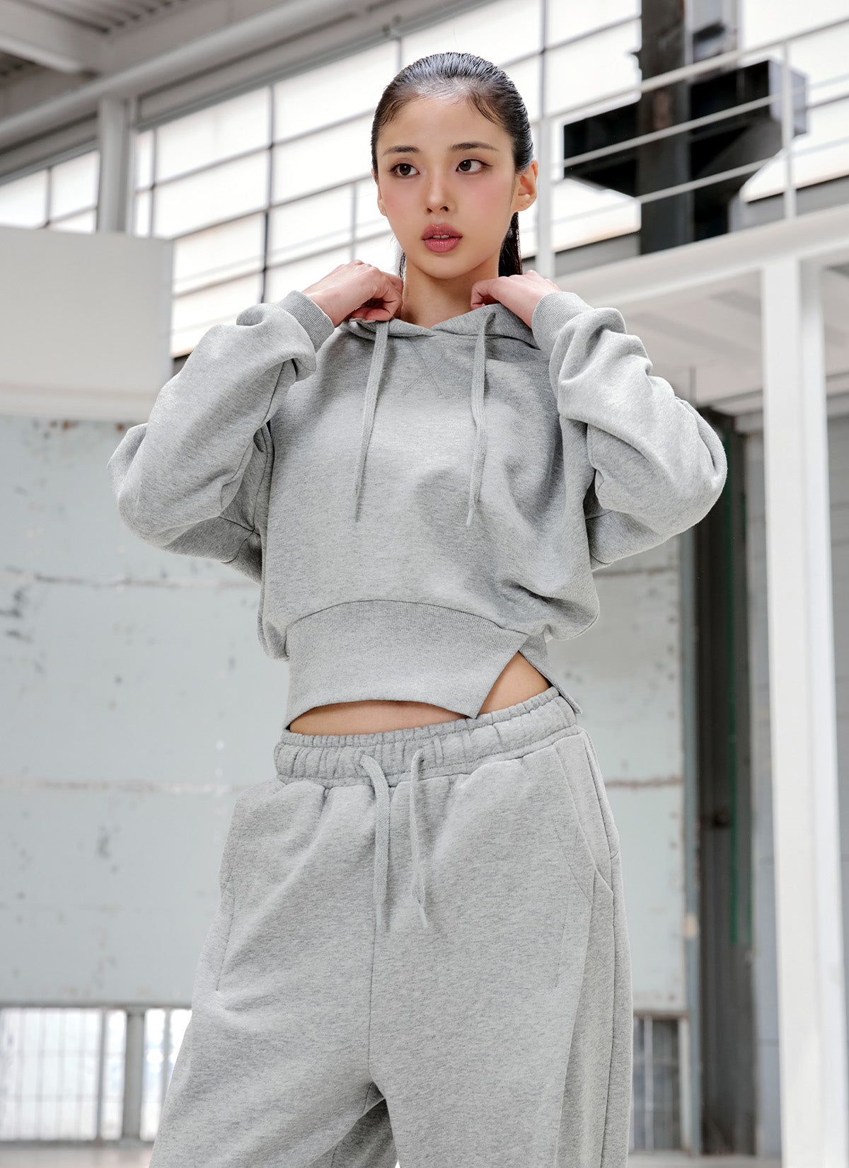 Softly One-Slit Cropped Hoodie