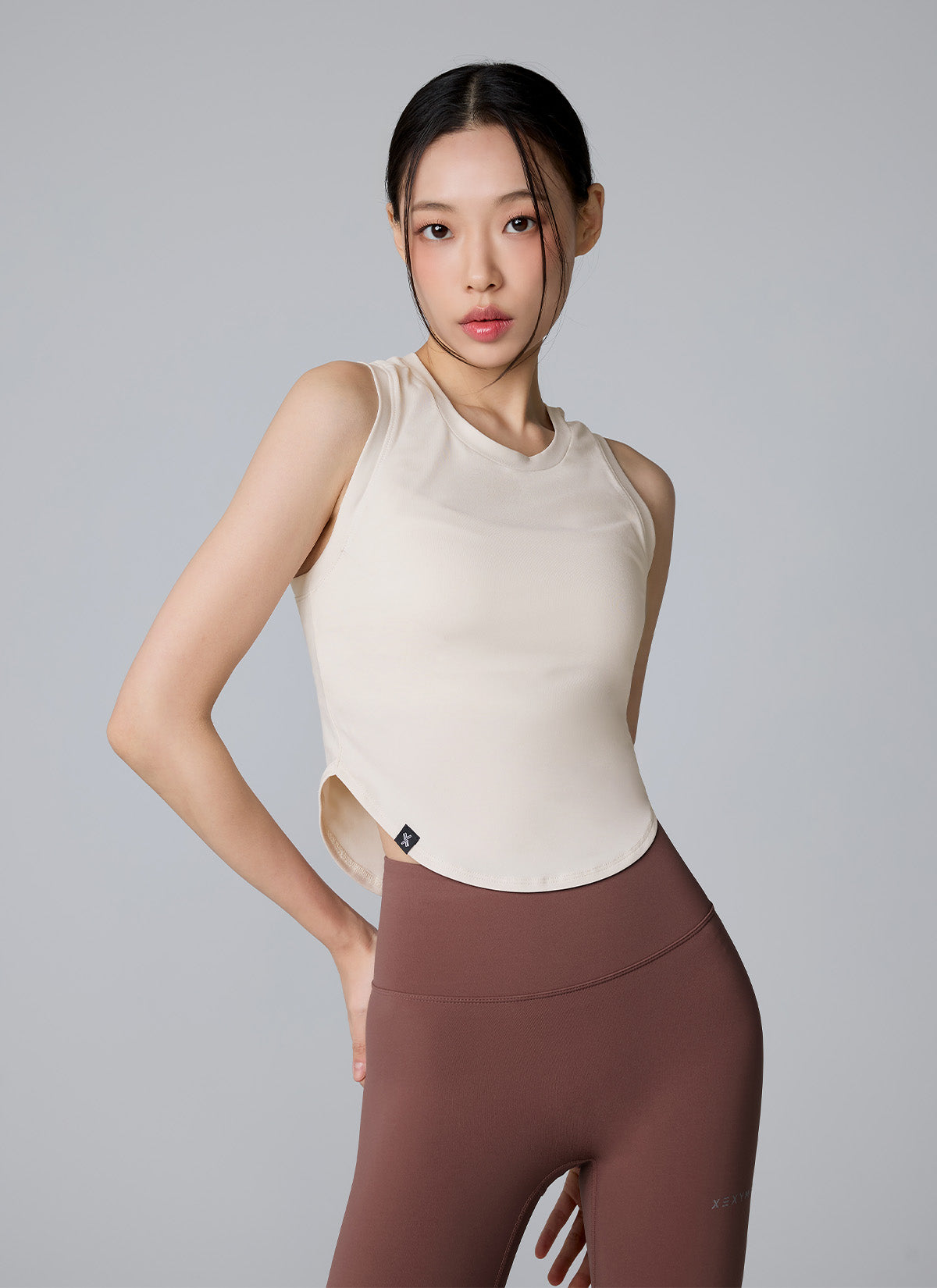 XELLA™ Light Round Sleeveless