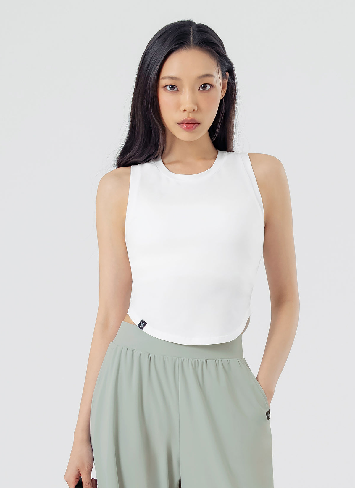 XELLA™ Light Round Sleeveless